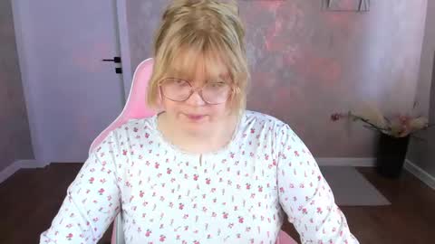 luna online show from 04-22-26, 01:19