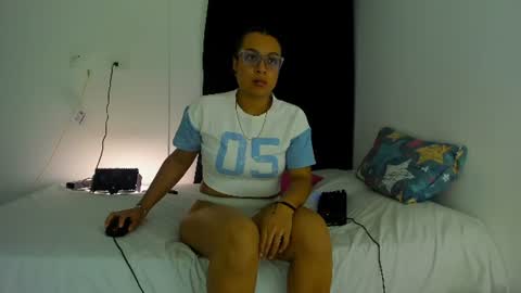 Snapshot of luna_cami4 chatting on 07-07-26, 04:04 --- Luna Cami --- online show from 07-07-26, 04:04