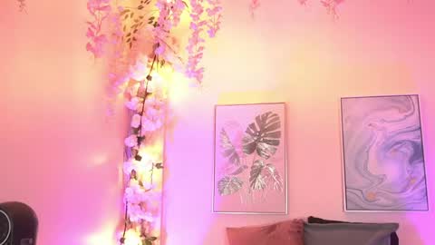 Lunita online show from 04-26-26, 07:33