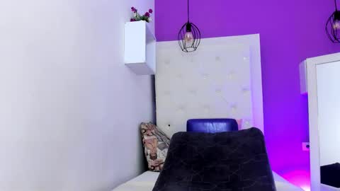 Snapshot of luna_ebony69 chatting on 11-23-25, 11:43 Luna online show from 11-23-25, 11:43