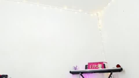 Snapshot of luna_fioree chatting on 09-26-25, 02:32  Luna Fioree  online show from 09-26-25, 02:32
