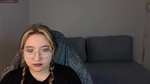 Snapshot of luna_host chatting on 04-01-26, 02:01 Luna Host online show from 04-01-26, 02:01