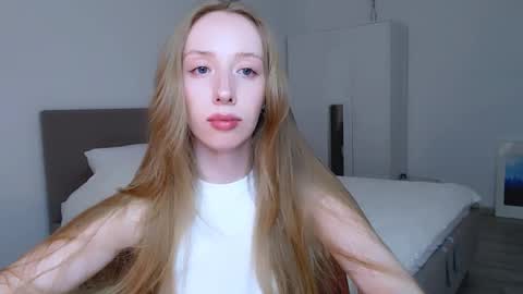 Snapshot of luna_insanity chatting on 02-27-25, 01:16 Luna online show from 02-27-25, 01:16