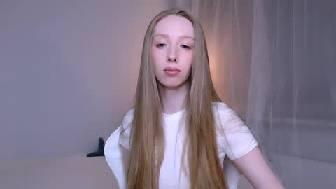 Luna online show from 04-27-26, 10:52