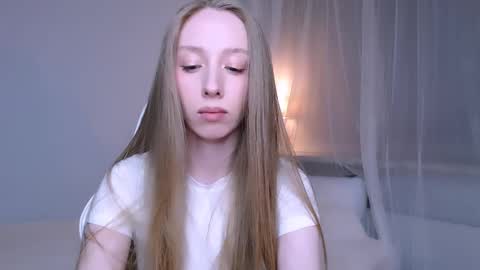 Luna online show from 04-28-26, 02:27