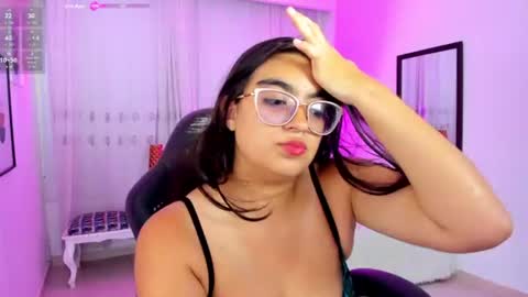 Snapshot of luna_jonnes1 chatting on 07-21-26, 07:16 Luna online show from 07-21-26, 07:16
