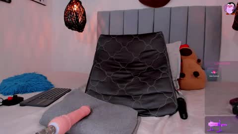 Snapshot of luna_lobooo chatting on 03-31-26, 08:04 LUNA LOBOO online show from 03-31-26, 08:04