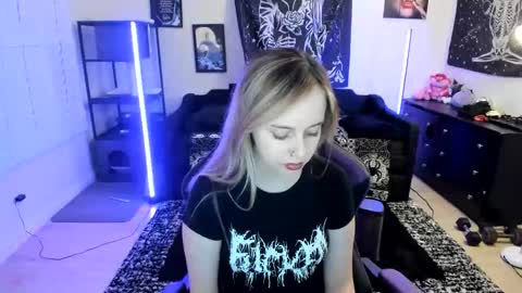 Luna online show from 04-30-26, 02:29