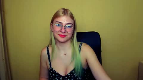 Luna online show from 01-24-25, 11:37