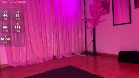 Luna Luuvz online show from 05-26-26, 06:42