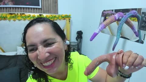 luna_naughty1 online show from 06-05-26, 07:52