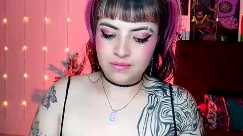 Snapshot of luna_ray420 chatting on 12-13-24, 02:10 MISS LUNA online show from 12-13-24, 02:10