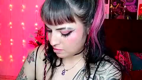 Snapshot of luna_ray420 chatting on 12-13-24, 05:16 MISS LUNA online show from 12-13-24, 05:16