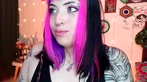 Snapshot of luna_ray420 chatting on 01-05-25, 07:07 MISS LUNA online show from 01-05-25, 07:07