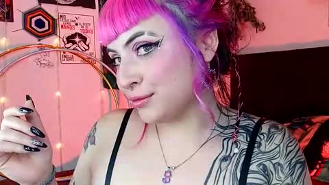 Snapshot of luna_ray420 chatting on 01-23-25, 05:56 MISS LUNA online show from 01-23-25, 05:56