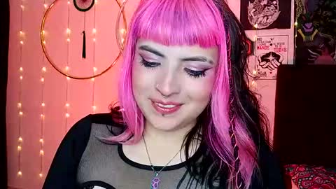 Snapshot of luna_ray420 chatting on 01-25-25, 05:51 MISS LUNA online show from 01-25-25, 05:51