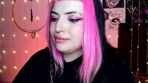 Snapshot of luna_ray420 chatting on 02-04-25, 01:13 MISS LUNA online show from 02-04-25, 01:13