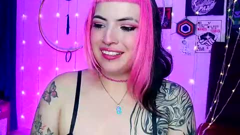 Snapshot of luna_ray420 chatting on 02-06-25, 06:08 MISS LUNA online show from 02-06-25, 06:08