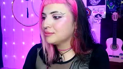 Snapshot of luna_ray420 chatting on 02-19-25, 05:16 MISS LUNA online show from 02-19-25, 05:16