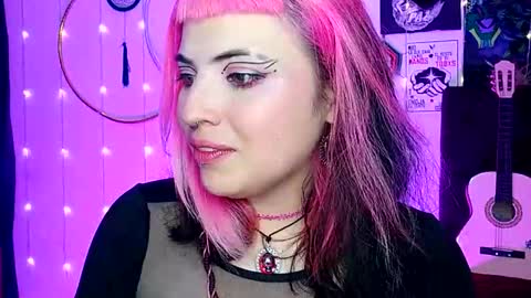 Snapshot of luna_ray420 chatting on 02-19-25, 10:12 MISS LUNA online show from 02-19-25, 10:12