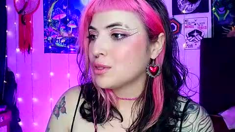 Snapshot of luna_ray420 chatting on 02-24-25, 06:27 MISS LUNA online show from 02-24-25, 06:27