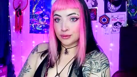 Snapshot of luna_ray420 chatting on 03-01-25, 01:51 MISS LUNA online show from 03-01-25, 01:51