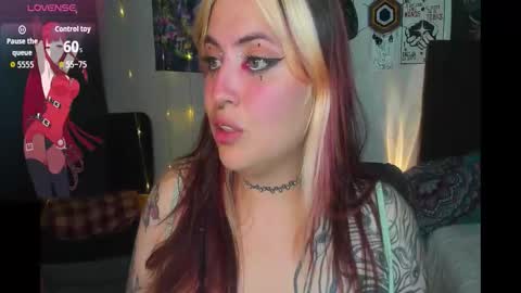 Snapshot of luna_ray420 chatting on 10-24-25, 05:37 MISS LUNA online show from 10-24-25, 05:37
