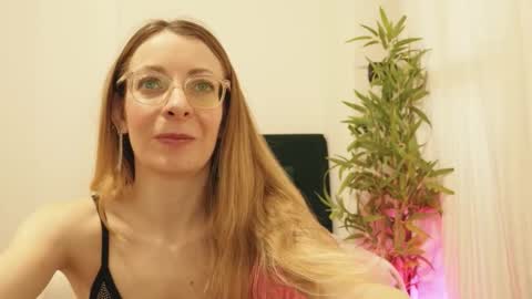 Snapshot of luna_riva chatting on 01-19-26, 09:24 Luna Riva online show from 01-19-26, 09:24