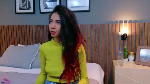 Snapshot of luna_roja25 chatting on 10-01-25, 01:17 LUNA online show from 10-01-25, 01:17