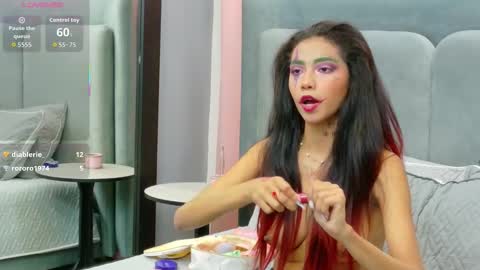 Snapshot of luna_roja25 chatting on 10-08-25, 10:51 LUNA online show from 10-08-25, 10:51