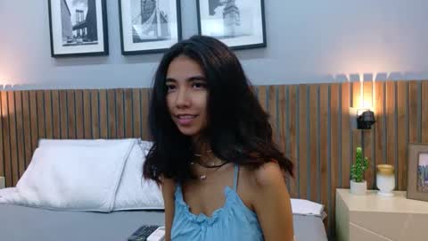 Snapshot of luna_roja25 chatting on 01-16-26, 02:43 LUNA online show from 01-16-26, 02:43