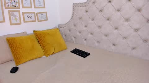 Snapshot of luna_valle chatting on 01-22-25, 02:37 luna_valle online show from 01-22-25, 02:37