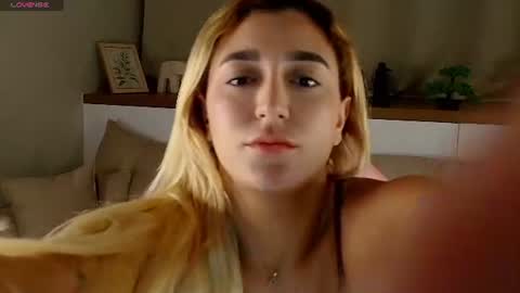 Snapshot of luna_velvvet chatting on 06-15-26, 08:44 Luna online show from 06-15-26, 08:44