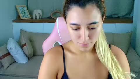 Snapshot of luna_velvvet chatting on 06-24-26, 02:32 Luna online show from 06-24-26, 02:32