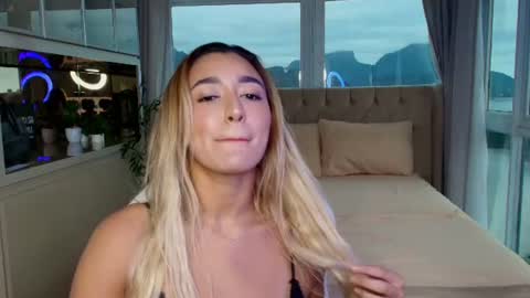 Snapshot of luna_velvvet chatting on 07-05-26, 07:10 Luna online show from 07-05-26, 07:10