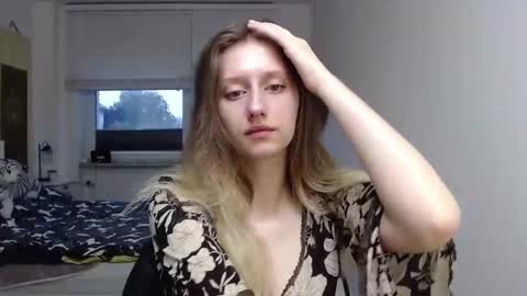 Snapshot of luna_xsensual chatting on 09-11-25, 05:29 L U N A online show from 09-11-25, 05:29