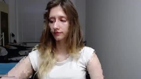 Snapshot of luna_xsensual chatting on 10-09-25, 05:49 L U N A online show from 10-09-25, 05:49