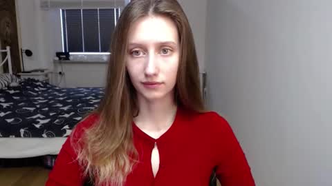 L U N A  online show from 03-25-26, 06:41