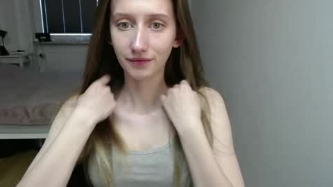 L U N A  online show from 05-18-26, 05:35