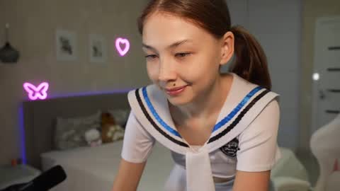 Snapshot of luna_yung chatting on 05-06-26, 05:40 Sweet Luna online show from 05-06-26, 05:40