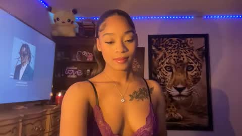 lunaa_11 online show from 12-01-25, 03:33