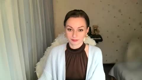 lunaa_bluee online show from 11-28-25, 08:00