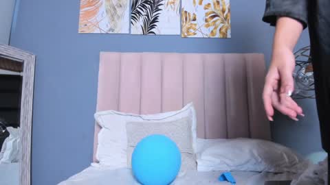 Luna  online show from 12-24-24, 02:54