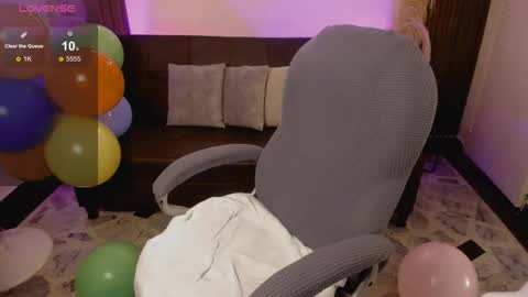 Snapshot of lunaa_lynch chatting on 01-17-26, 08:01 Luna online show from 01-17-26, 08:01