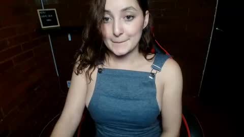 Snapshot of lunaa_m_ chatting on 02-18-25, 12:26 lunaa_m_ online show from 02-18-25, 12:26