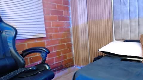 Luna online show from 12-04-25, 03:38