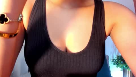 Snapshot of lunaaspen chatting on 12-19-25, 02:35 Luna Aspen online show from 12-19-25, 02:35