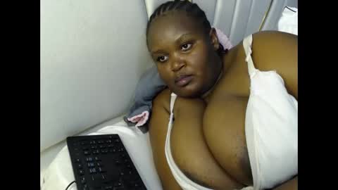 lunabloom01 online show from 02-07-26, 05:16