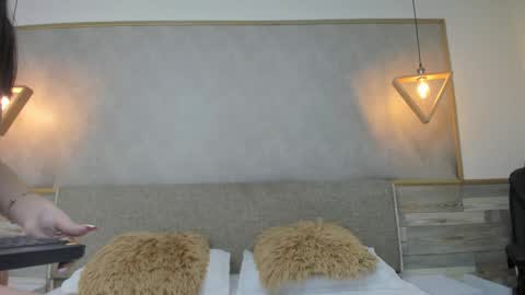 Snapshot of lunaevanss_ chatting on 09-24-25, 01:36 LUNA online show from 09-24-25, 01:36