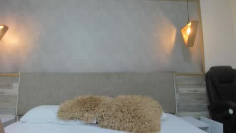 Snapshot of lunaevanss_ chatting on 10-03-25, 01:30 LUNA online show from 10-03-25, 01:30